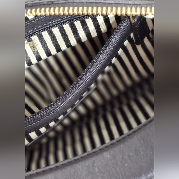 #P  L.A.M.B. Women's Genuine Leather Purse with Zippered pocket on the inside - Picture 5 of 16